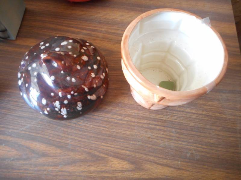 lot 15 image: Cookie Jar