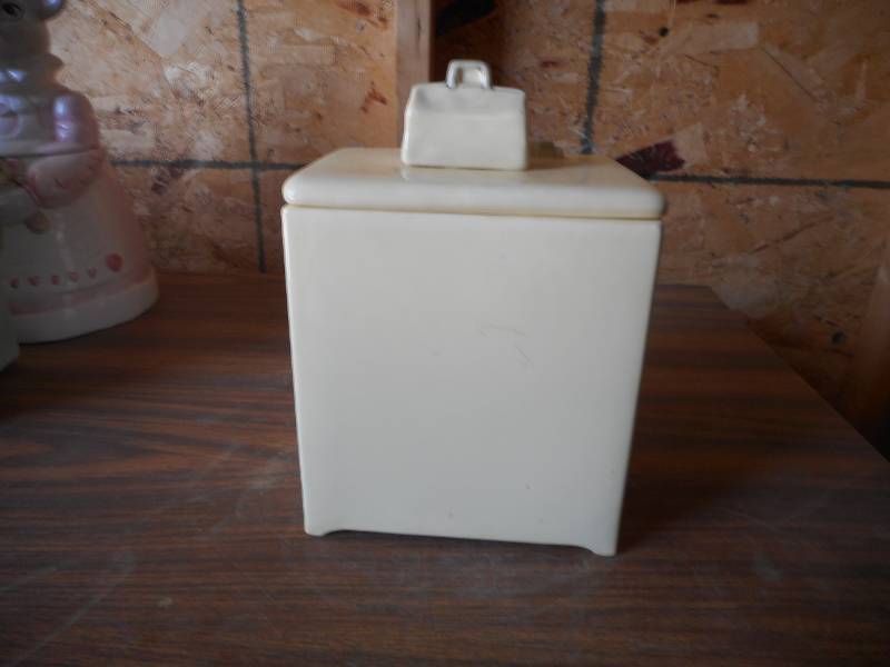lot 16 image: Cookie Jar