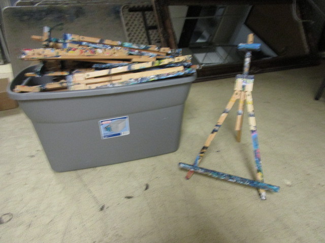 50 EASELS