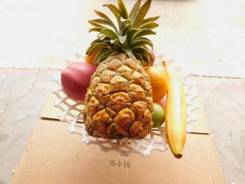 lot 22 image: Glass Dish with Fake Fruit