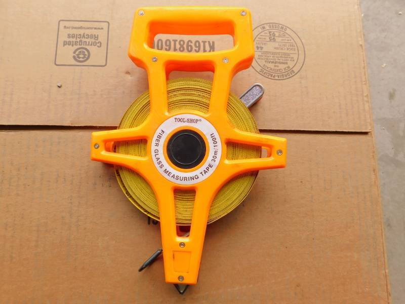 lot 23 image: 100 Tape Measure