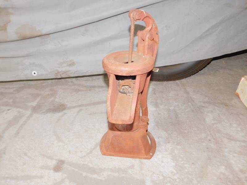 lot 32 image: Vintage Dempster Beatrice, Neb Cast Iron Antique Hand Water Well Pump, USA MADE