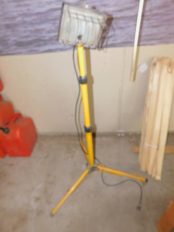 lot 41 image: Work Light with Stand