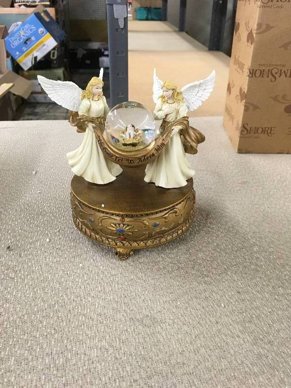 lot 193 image: Musical Angels Snow Globe
