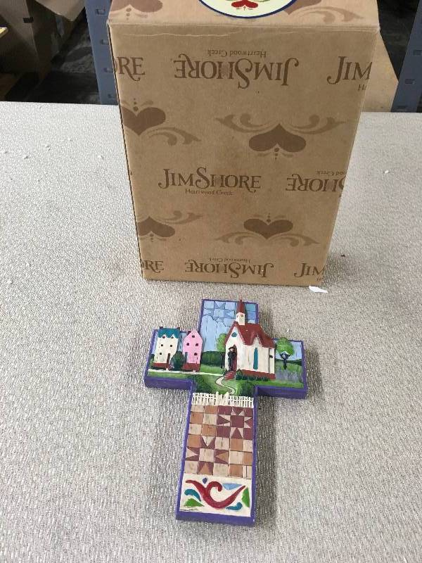 lot 203 image: Jim Shore Village Scene Cross Wall Decor