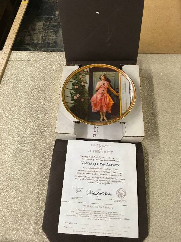 lot 205 image: Norman Rockwell Standing In The Doorway China Plate