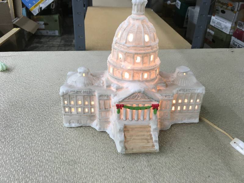 lot 220 image: U.S. Capitol Lamp