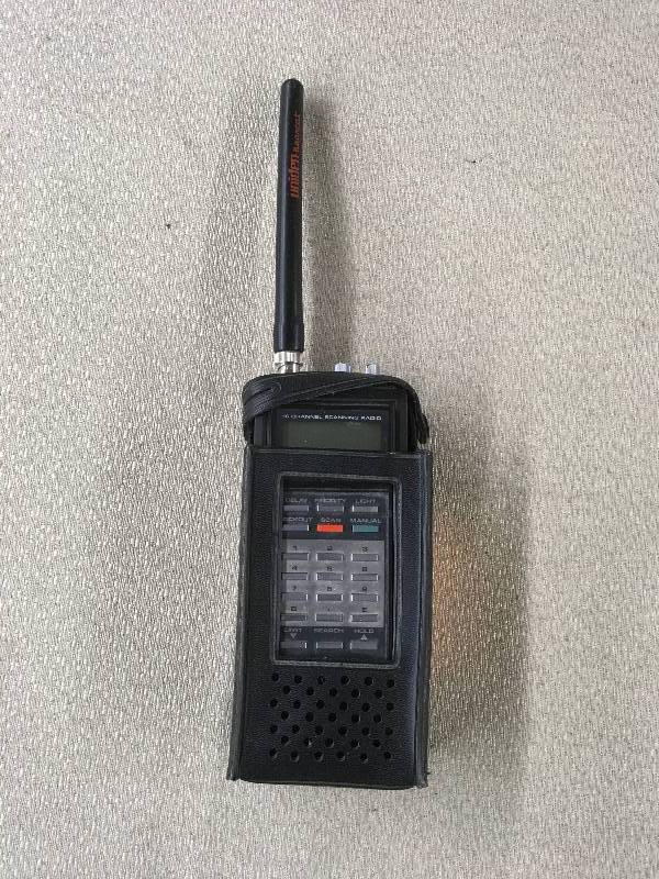 lot 231 image: Uniden Bearcat 16 Channel Scanning Radio