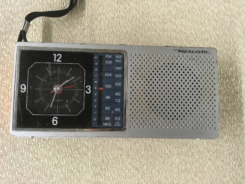 lot 232 image: Realistic Chromomatic- 242 Clock Radio