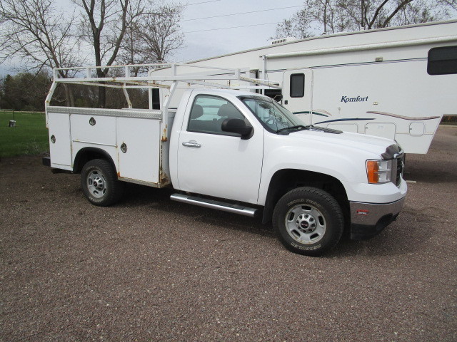 lot 2 image: 2013 GMC Sierra 2500HD Pickup wService Body