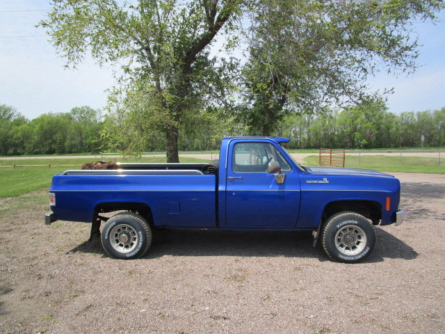 lot 1 image: 1980 Chevy C20 Custom-Deluxe 4X4 Pickup