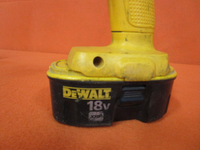 lot 13 image: DeWalt 18v Flashlight & Battery
