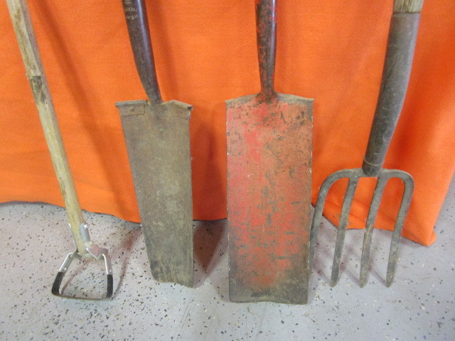 lot 19 image: Hand Tools