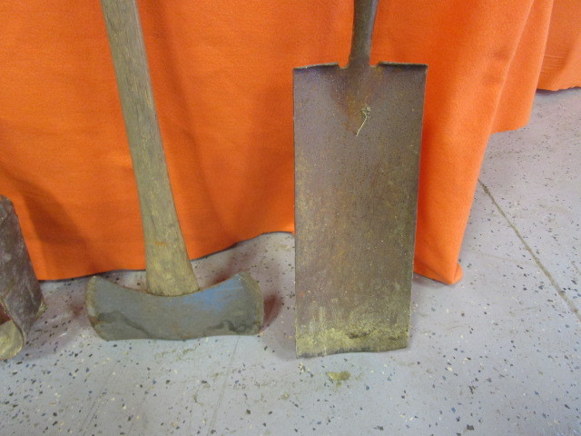 lot 20 image: Hand Tools