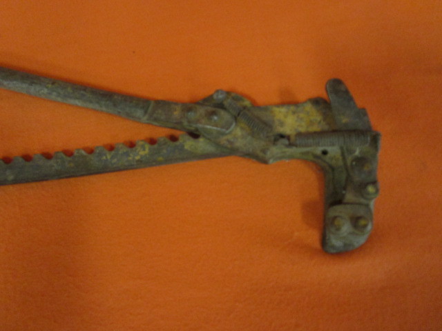 lot 21 image: Fence Stretcher