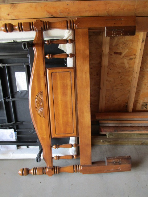 lot 9 image: Queen Size Adjustable Bed Frame wMassage