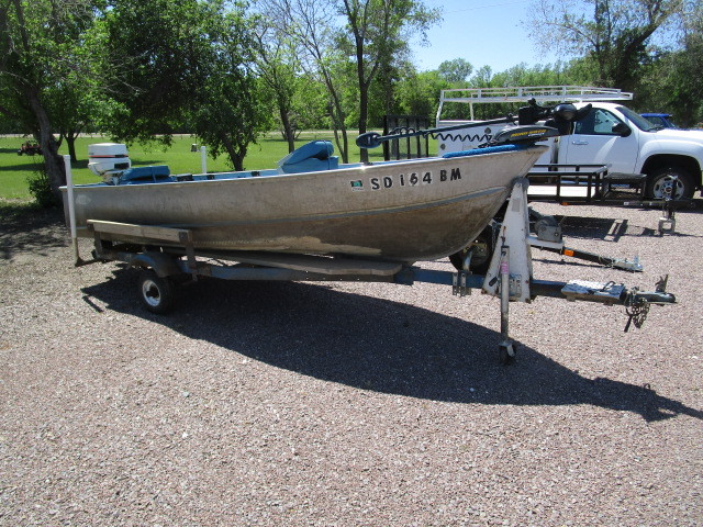 lot 6 image: 1966 Lund 14 Boat & Trailer