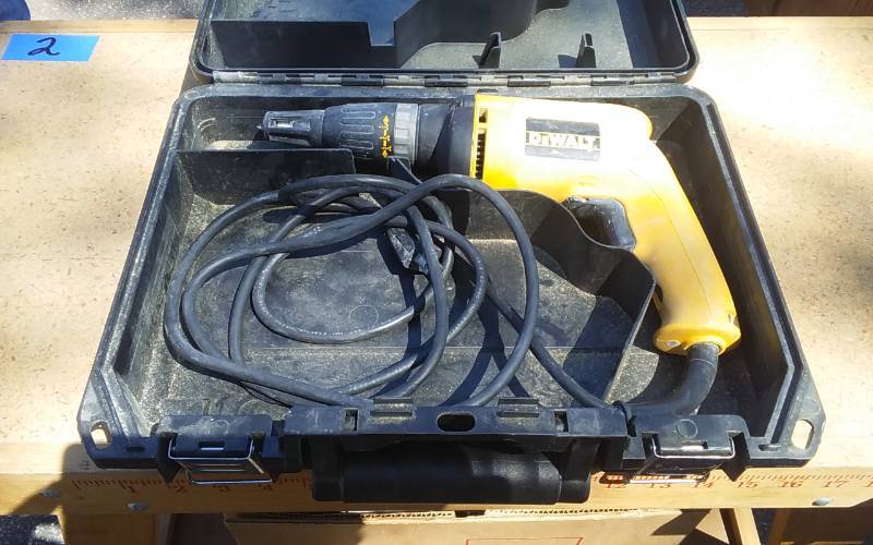 lot 3 image: DeWalt Drywall Gun With Case