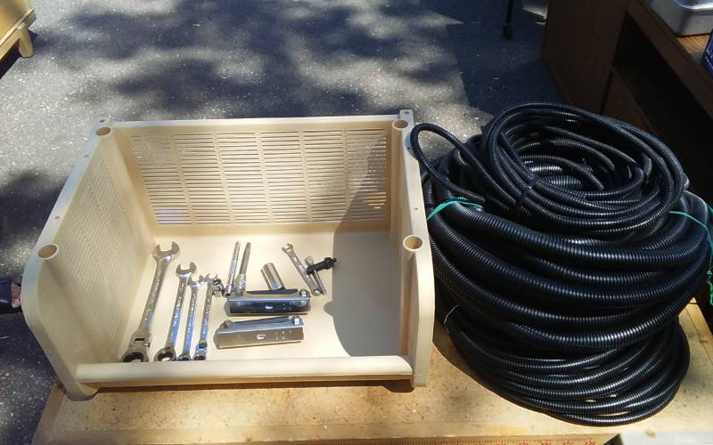 lot 4 image: Bin Of Gear Wrenches & Wire Loom