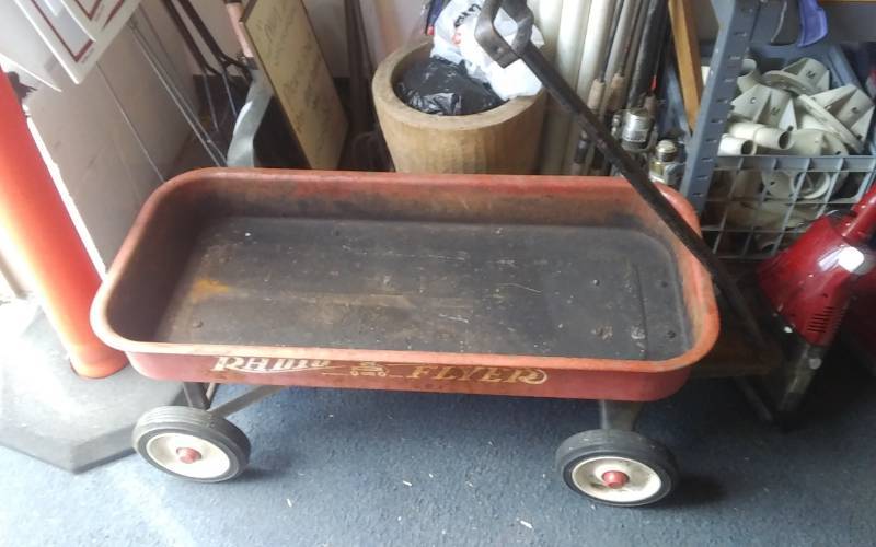 lot 49 image: Radio Flyer Wagon