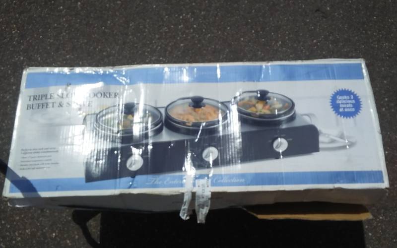 lot 50 image: Triple Slow Cooker Buffet Server (New In Box)