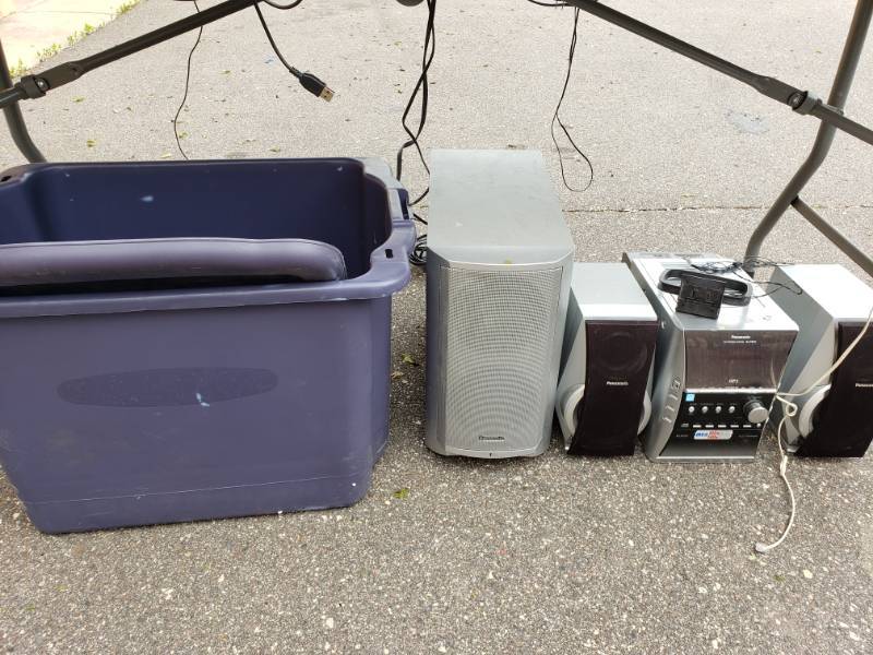 lot 47 image: Bin With Lid Panasonic CD Stereo System SAPM31