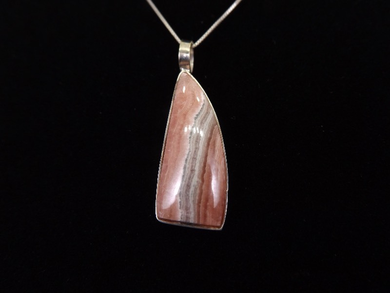 lot 12 image: .925 Sterling Silver Agate Cabochon Pendant Necklace