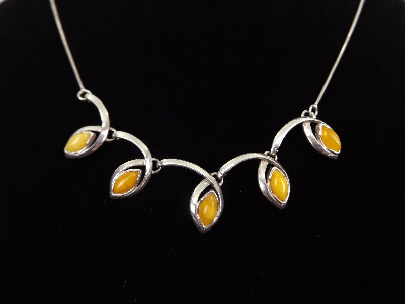 lot 19 image: .925 Sterling Silver Egg Yolk Amber Cabochon Necklace
