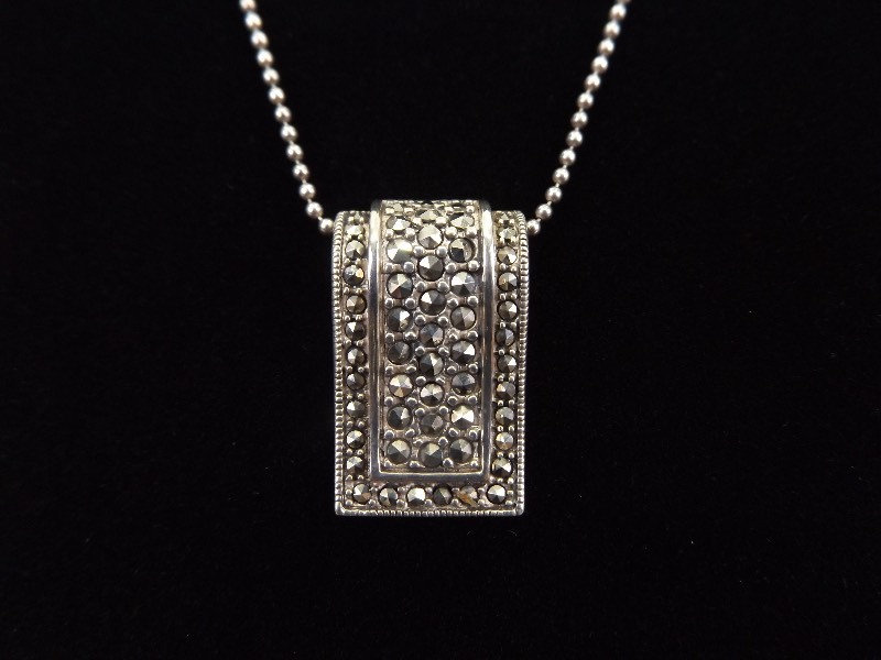 lot 21 image: .925 Sterling Silver Art Nouveau Sheild Pendant Necklace
