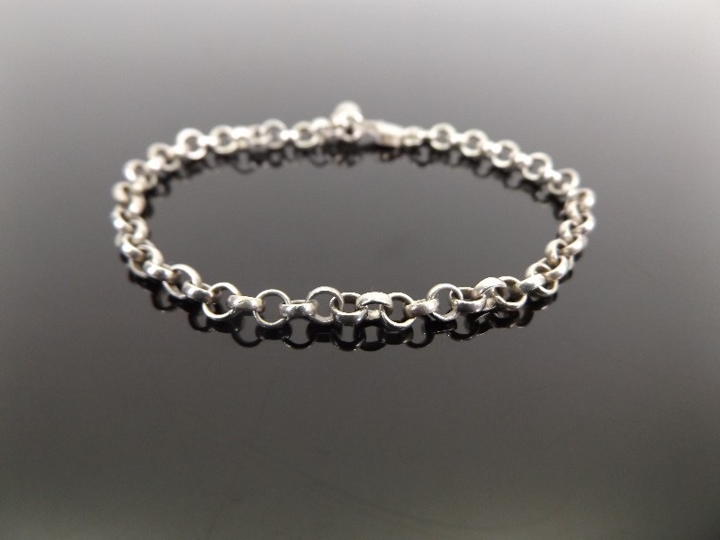 lot 39 image: .925 Sterling Silver Round Link Charm Bracelet