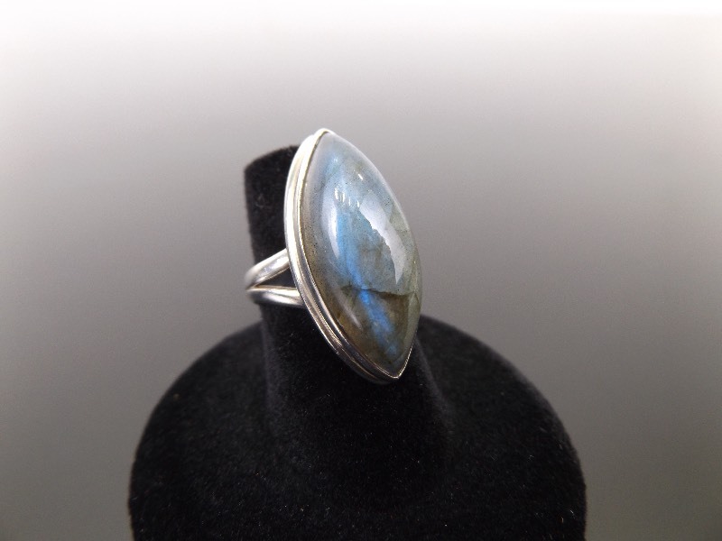 lot 47 image: .925 Sterling Silver Moonstone Cabochon Ring Size 5.5
