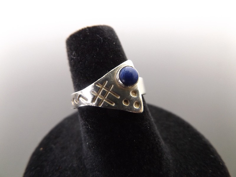 lot 49 image: .925 Sterling Silver&nbspLapis Lazuli Cabochon Ring Size 6