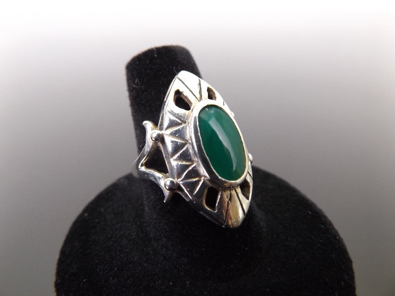 lot 51 image: .925 Sterling Silver Inlayed Malachite Ring Size 8
