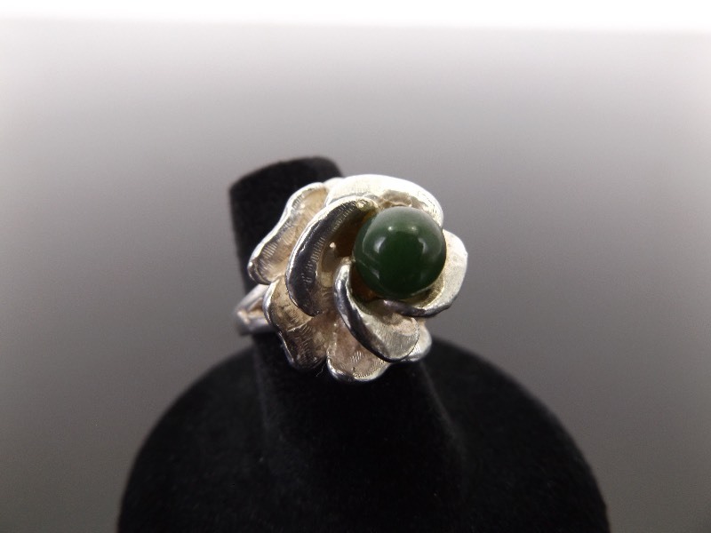 lot 55 image: .925 Sterling Silver Jade Bead Flower Cocktail Ring Size 5.25