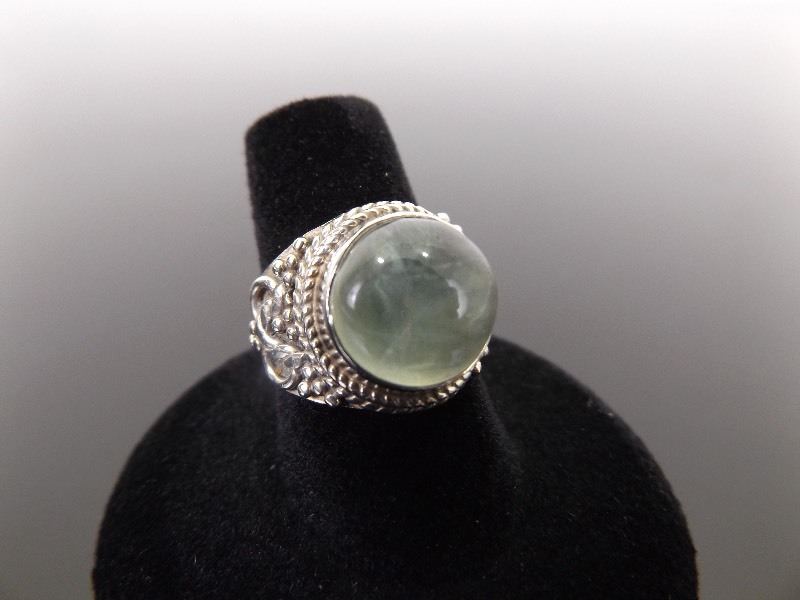 lot 60 image: .925 Sterling Silver Moonstone Cabochon Ring Size 7.75