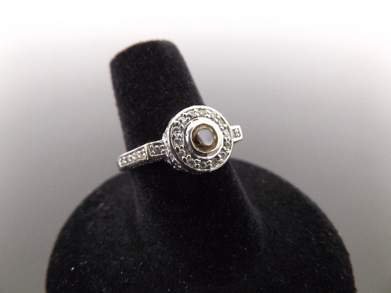 lot 68 image: .925 Sterling Silver Citrine Crystal Ring Size 7