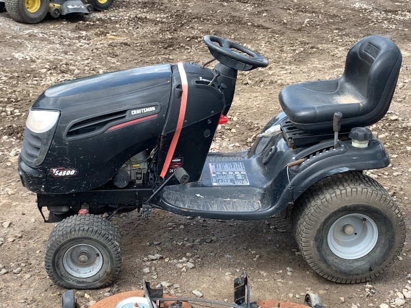 lot 7 image: Craftsman YS4500 Riding Lawn Tractor