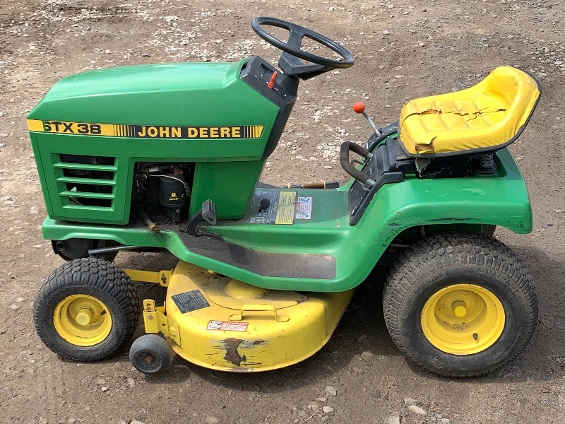 lot 6 image: John Deere STX 38 Lawn Tractor