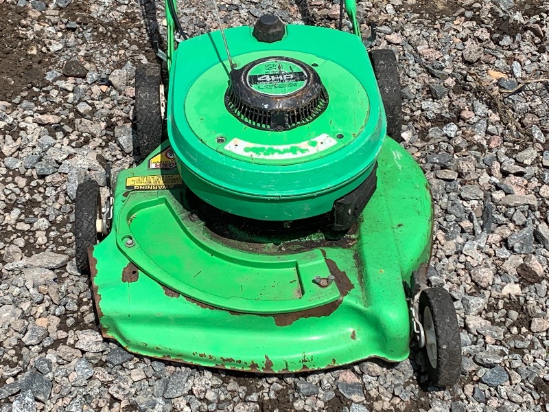 lot 13 image: Lawn Boy 21 Lawn Mower