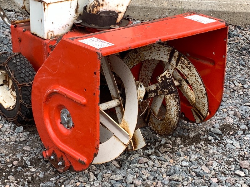 lot 10 image: Jacobsen Imperiaal Snow Blower