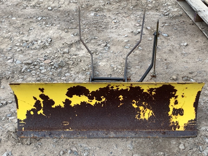 lot 26 image: John Deere 42 Snow Plow