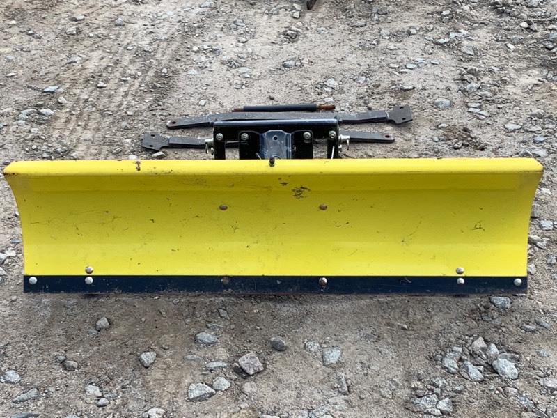lot 27 image: John Deere 46 Lawn Tractor Snow Plow Blade