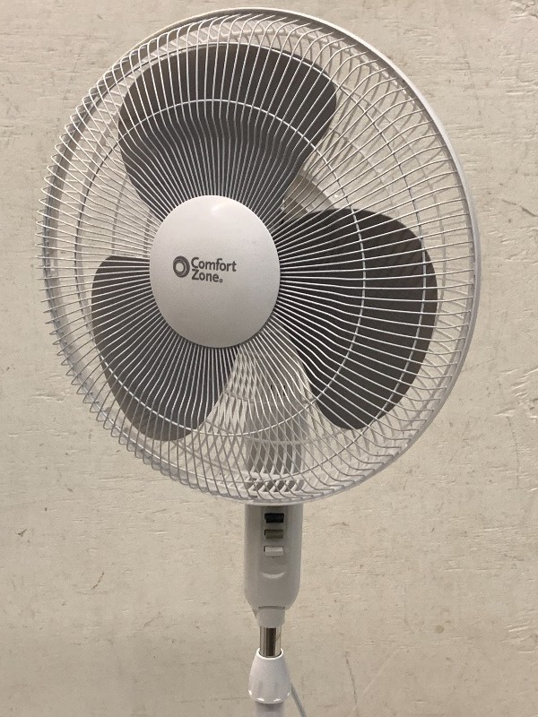 lot 7 image: Comfort Zone 18 Oscillating Pedestal Fan