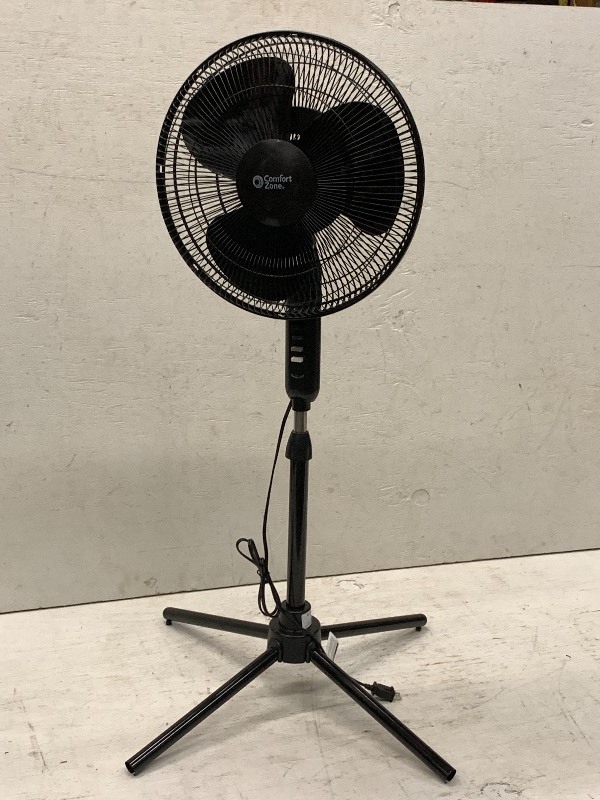 lot 9 image: Comfort Zone 18 Oscillating Pedestal Fan
