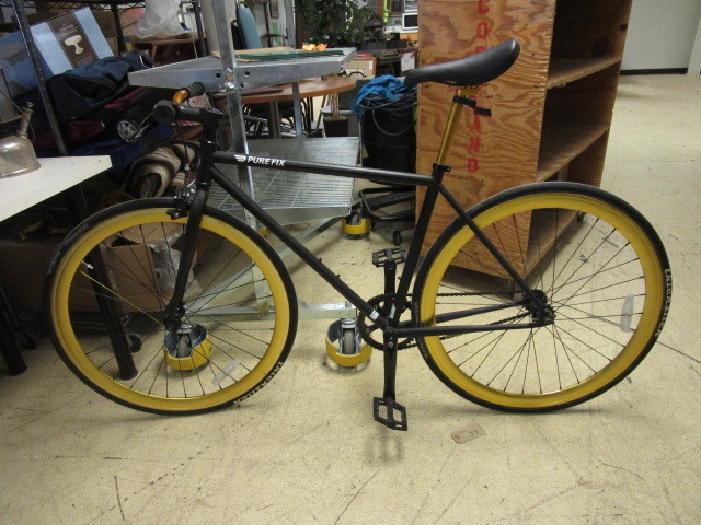 lot 931 image: PURE FIX PEDAL BIKE WITH HAND BRAKE