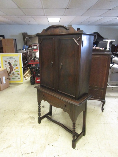 lot 901 image: VINTAGE SECRETARY DESK
