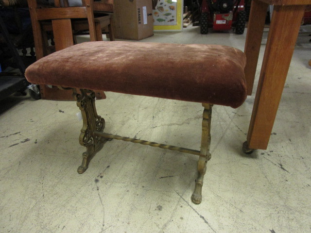 lot 908 image: VINTAGE CAST IRON UPHOLSTERED BENCH