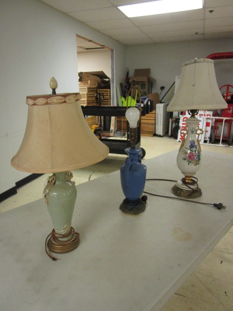 lot 918 image: THREE VINTAGE LAMPS