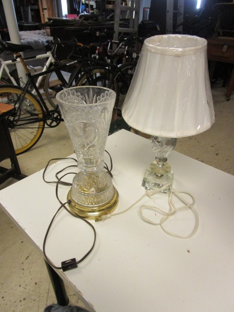 lot 923 image: DECORATIVE GLASS LAMPS