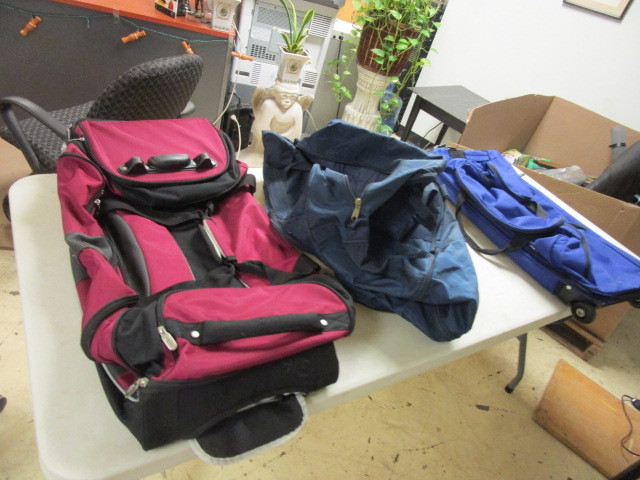 lot 939 image: THREE WHEELED DUFFEL BAGS